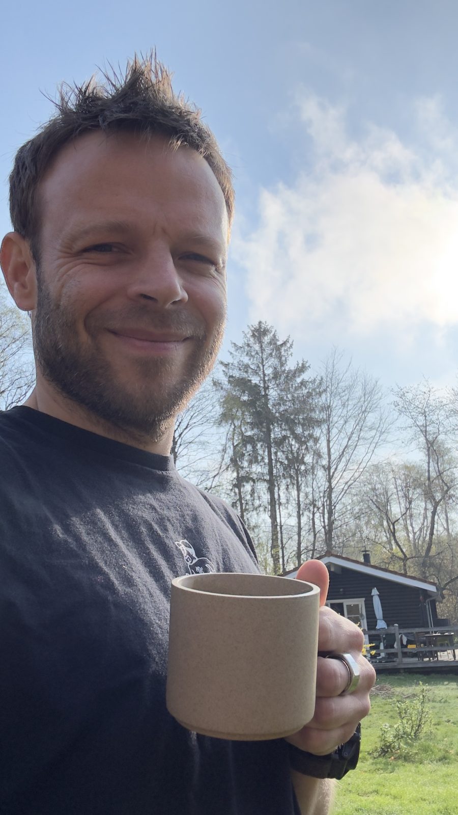 Nicolai Severin med en kop kaffe — om stress hos mænd