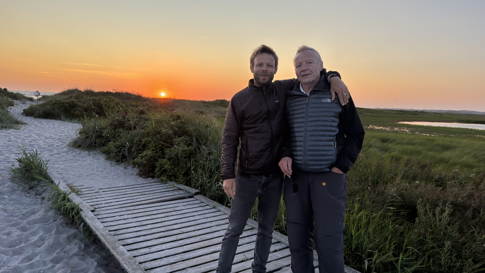 Nicolai med sin far i solnedgang — om mønstre fra egen opvækst
